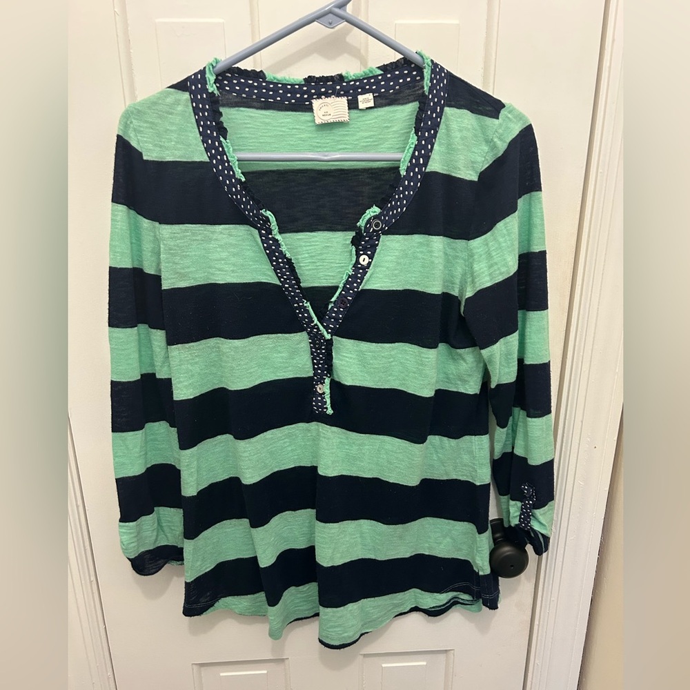 ANTHROPOLOGIE GREEN AND NAVY STRIPED HENLEY SIZE MEDIUM